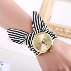 Cloth strap watch Dial: 3.8cm Watchband: 23.5x1.6x0.9cm